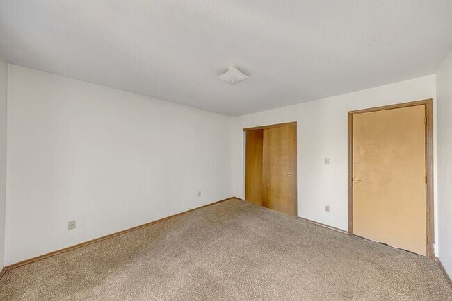 Building Photo - Corner Unit 2 Bedroom with Private Backyard & Master Bedroom Deck!