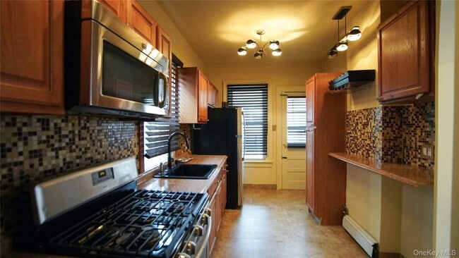 Building Photo - 1718 Melville St