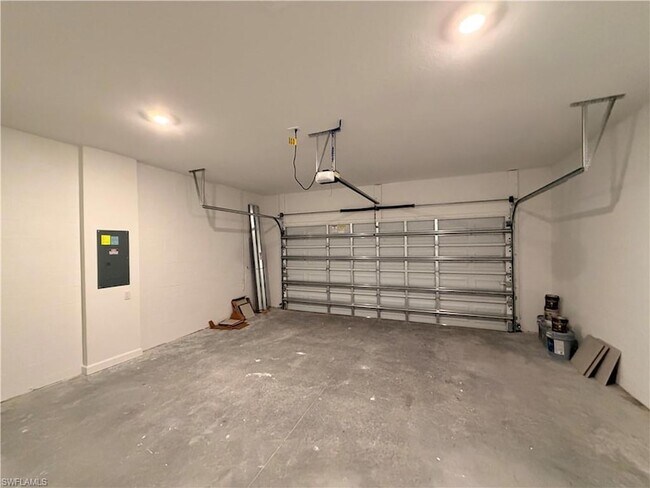 Building Photo - 3917 Passion Vine Dr