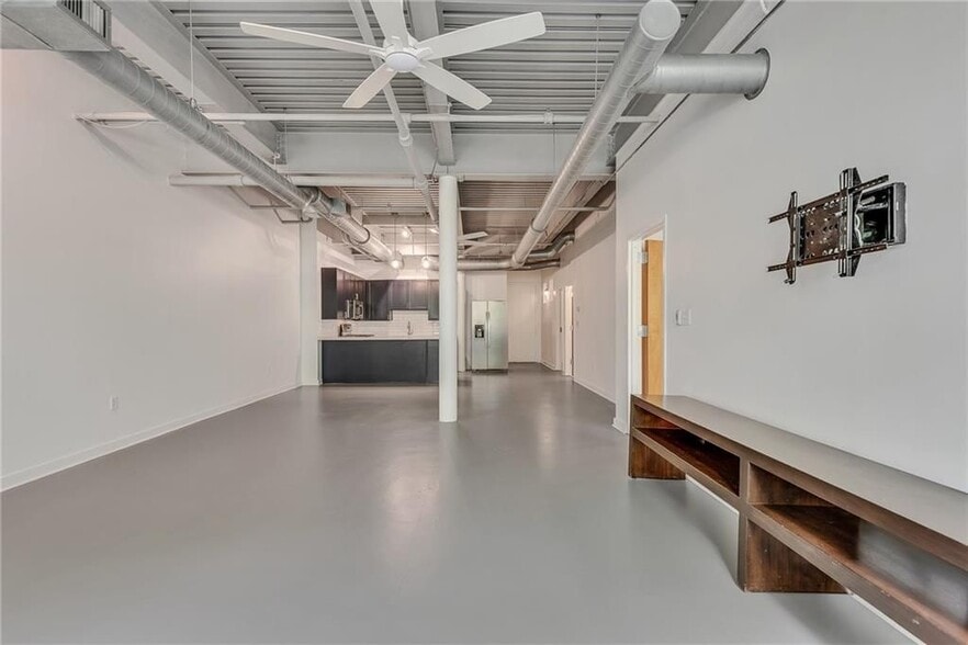 Building Photo - 400 Village Pkwy