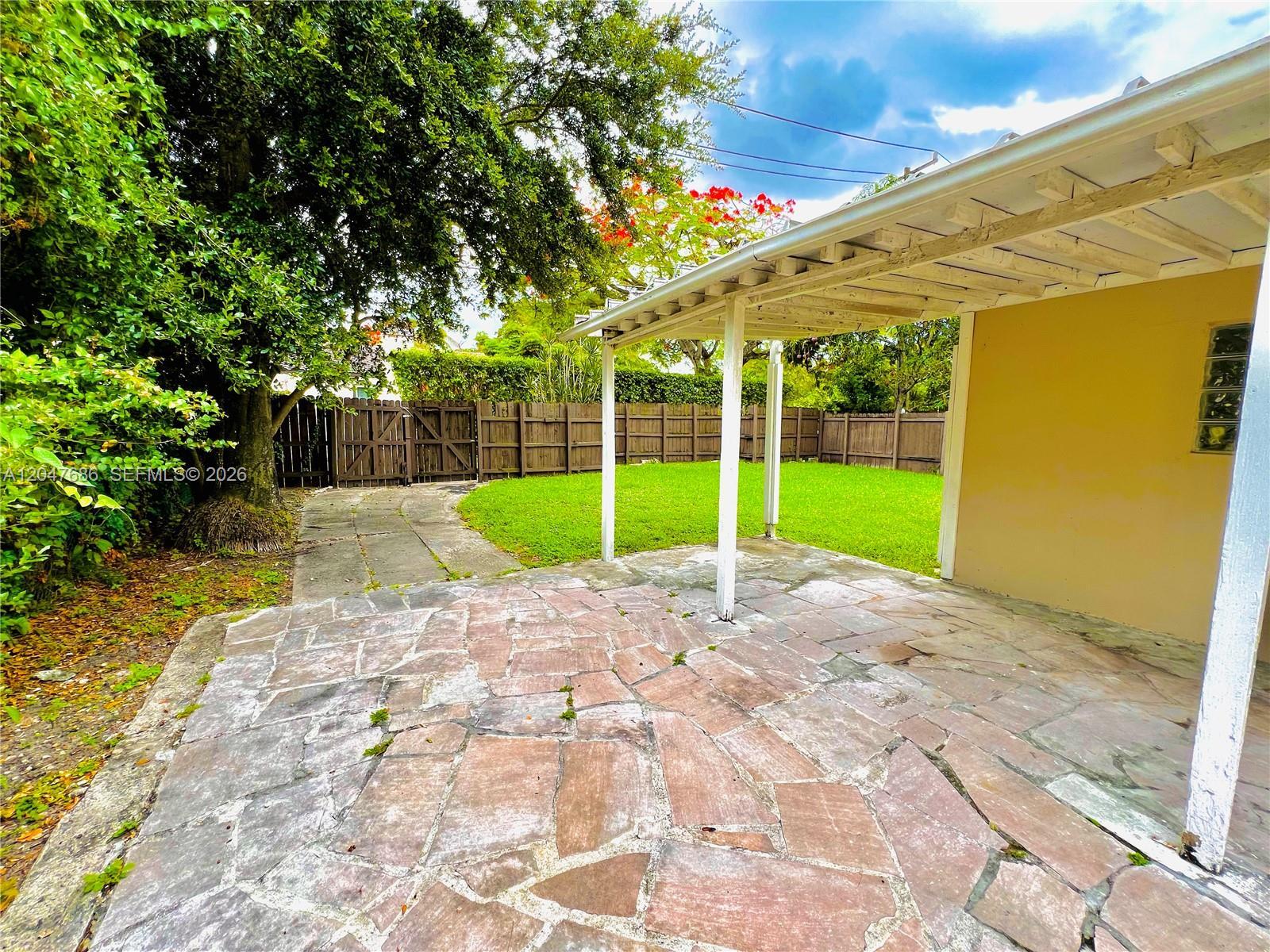 Building Photo - 410 Pinecrest Dr