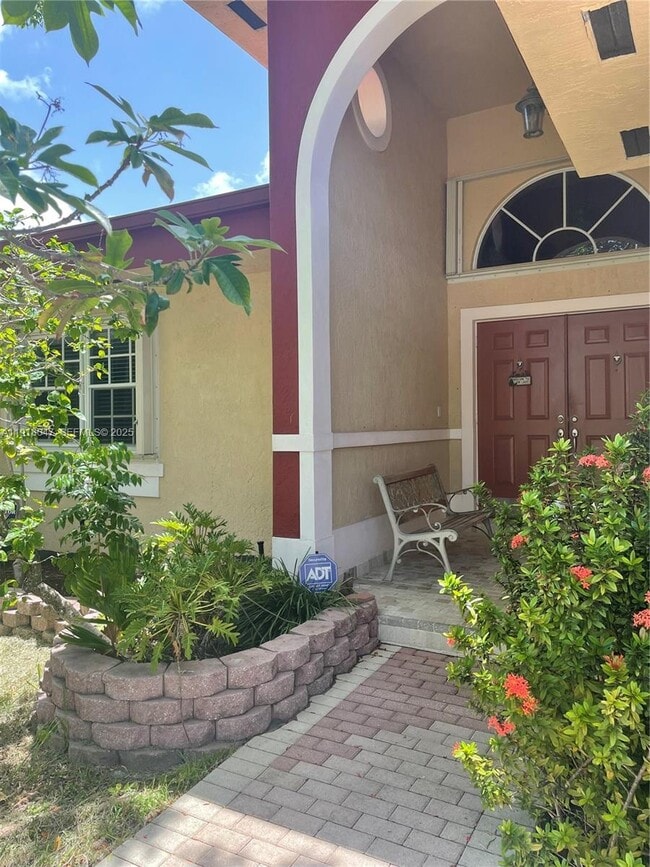 Building Photo - 232 SW 7th Ave