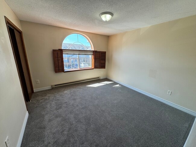 Building Photo - 975 Meriden Rd