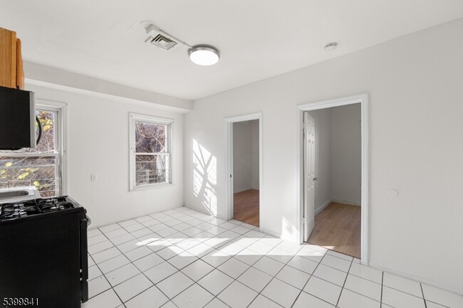 Building Photo - 84 Washington Pl