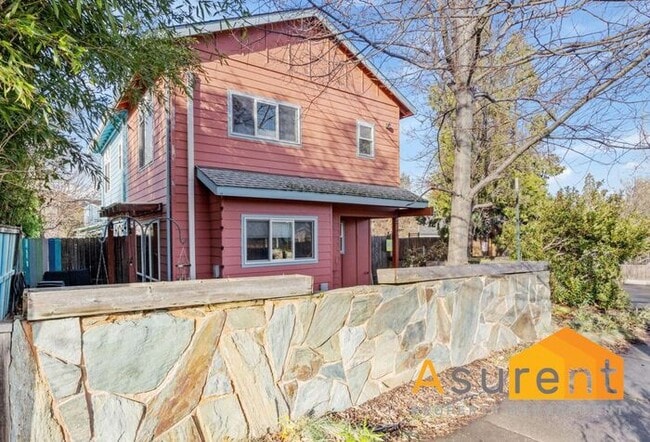 Building Photo - $500 off First Months Rent! Stylish Ashland One Bedroom Townhouse with Private Patio and Radiant ...