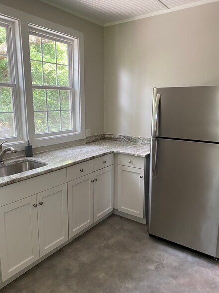 Kitchen - 445 Hampton St