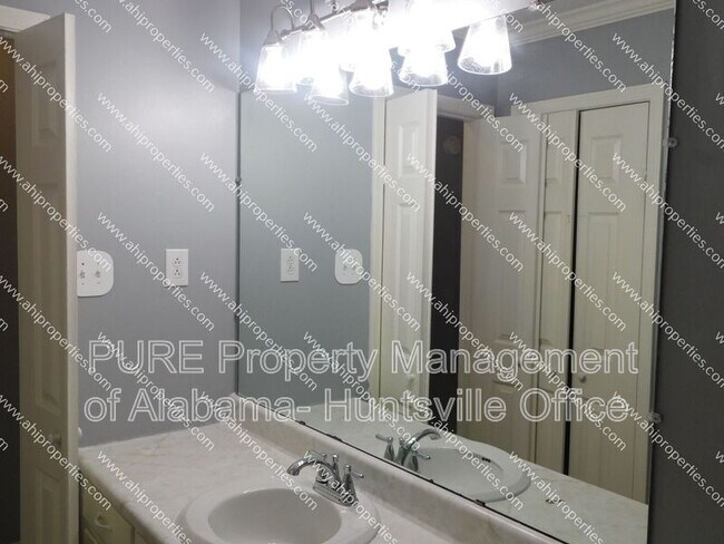 Building Photo - 11313 Mountain Crest Dr SE