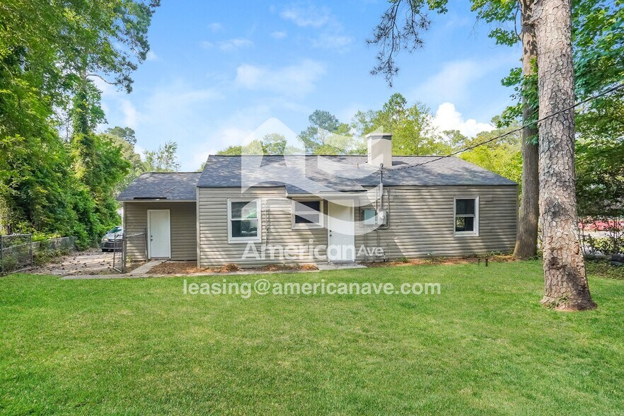 Building Photo - 715 Schroder Ave NE