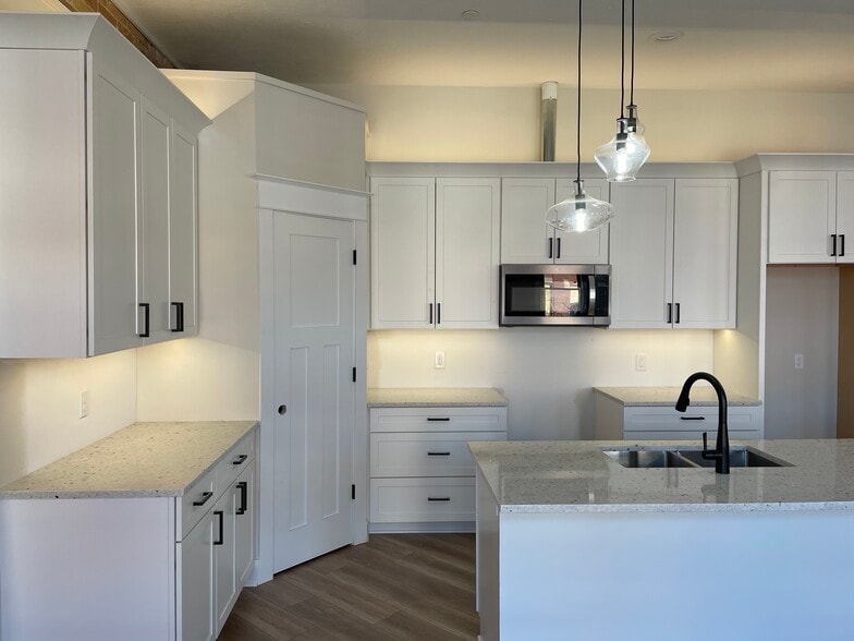 Building Photo - 516 Phoenix St