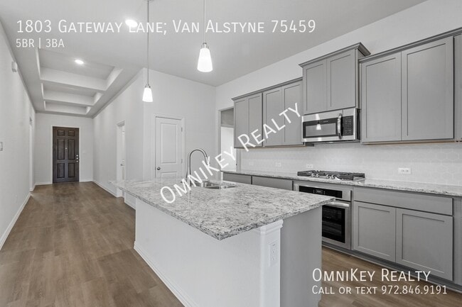 Building Photo - 1803 Gateway Ln
