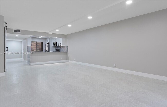 Building Photo - 193 Lakeview Dr