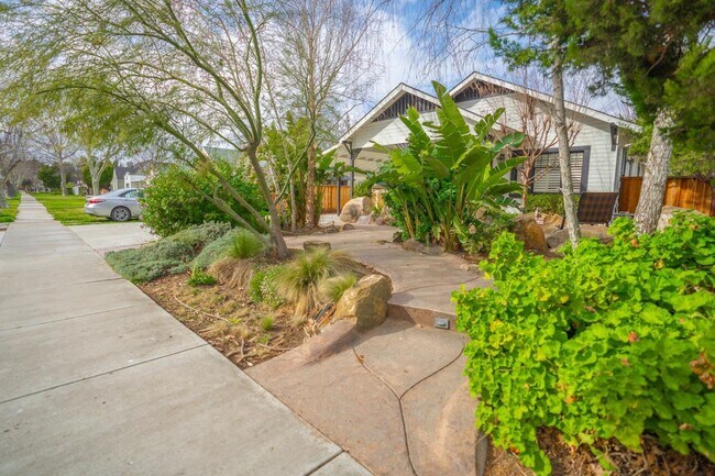 Building Photo - Beautiful Southside Los Banos Rental