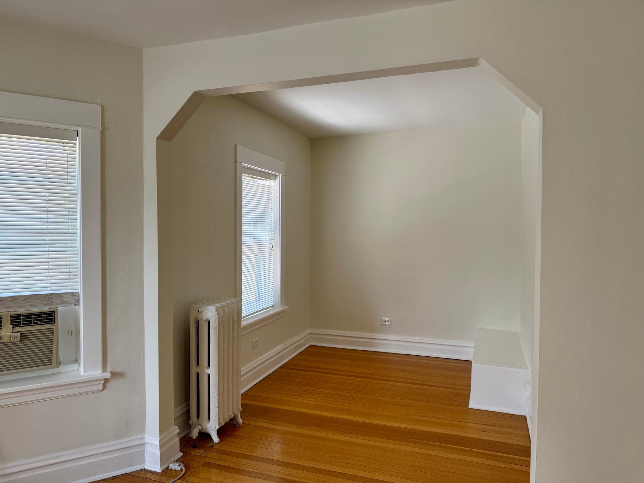 Den - 206 N Marion St