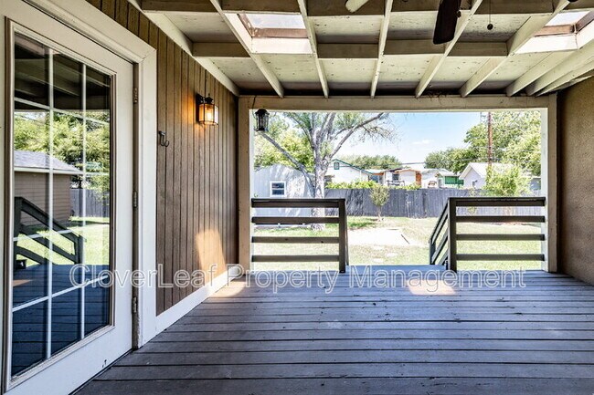 Building Photo - 2423 W Huisache Ave
