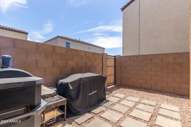Building Photo - 8216 W Albeniz Pl