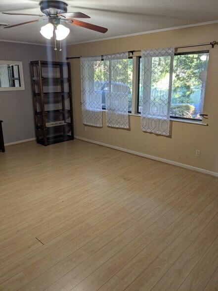 Building Photo - 746 W Highland Dr
