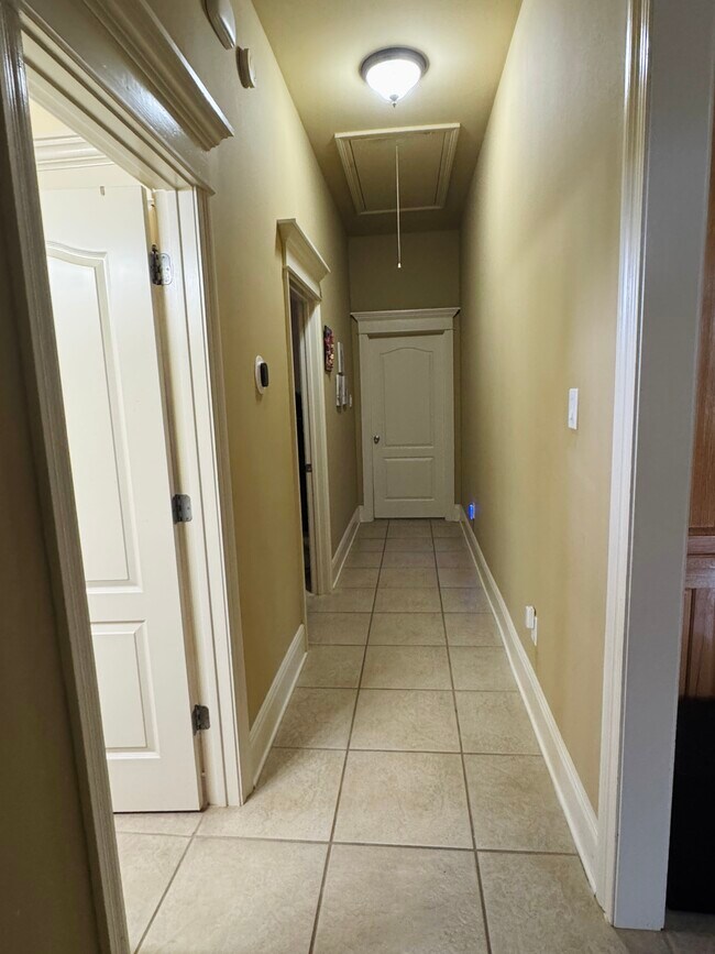 Building Photo - 2678 Bluff Ct