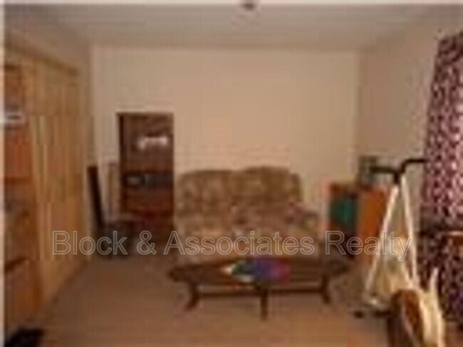 Building Photo - 123 Cloister Oaks Cir