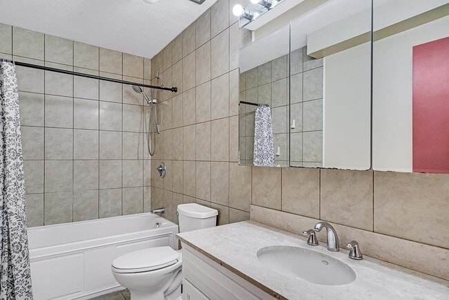 Building Photo - 405 Langley Rd