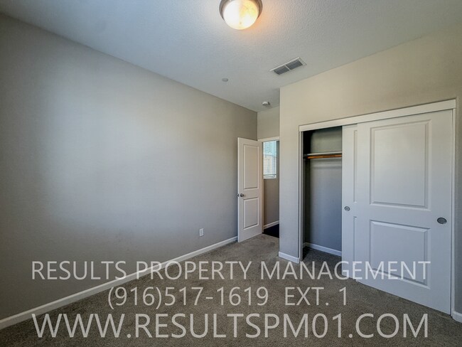 Building Photo - 1041 Bridlewood Dr