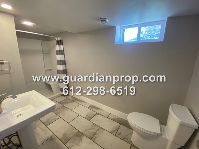 Building Photo - House Available September 1 in Mounds View...