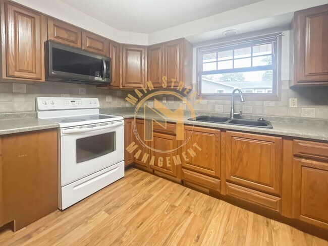 Building Photo - 1110 Lourdes Ave