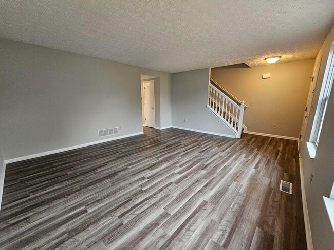 Building Photo - 5622 Blandon