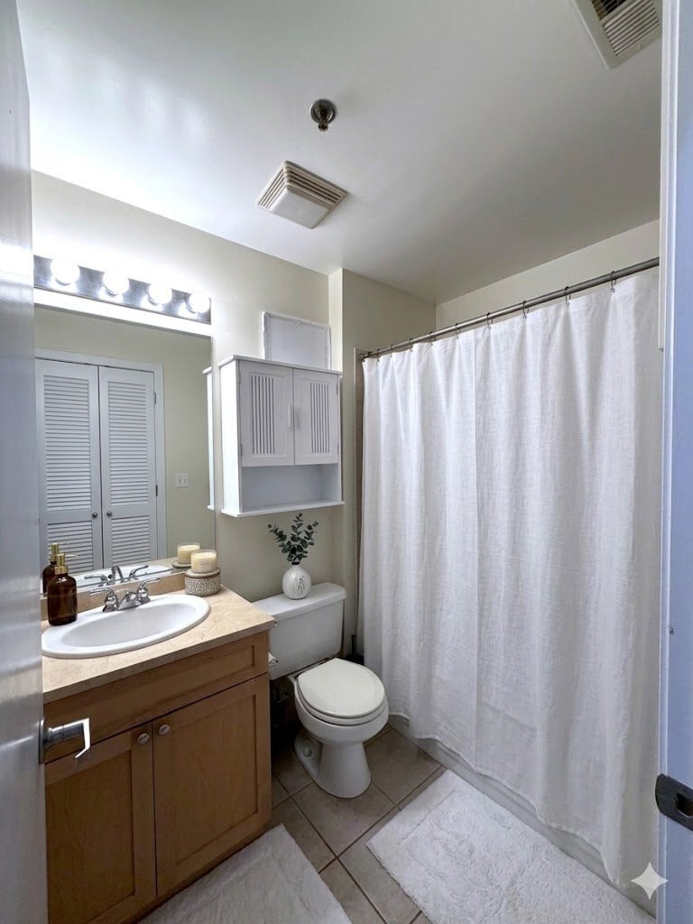 Building Photo - 1735 W Diversey Pkwy