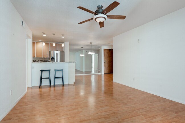 Building Photo - Marina District 2 Bedroom at Marina Park! ...