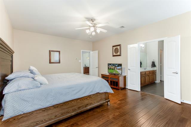 Building Photo - 720 Hardwood Dr