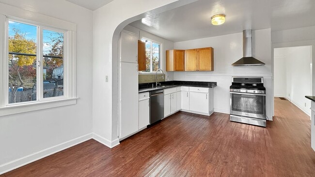 Building Photo - ALL UTILITIES INCLUDED - Remodeled - Upper Level - Backyard