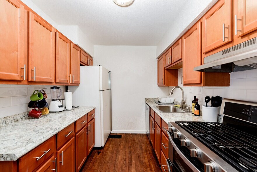Building Photo - 9501 Upland Dr