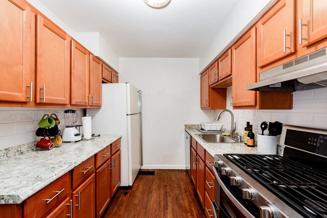 Building Photo - 9501 Upland Dr