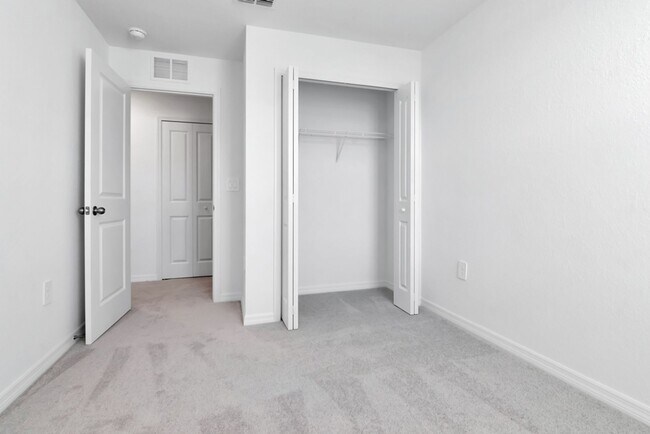 Building Photo - Brand-New 3BR/2.5BA Townhome in Lakewood Ranch — Internet, Trash, & Lawn Care Included