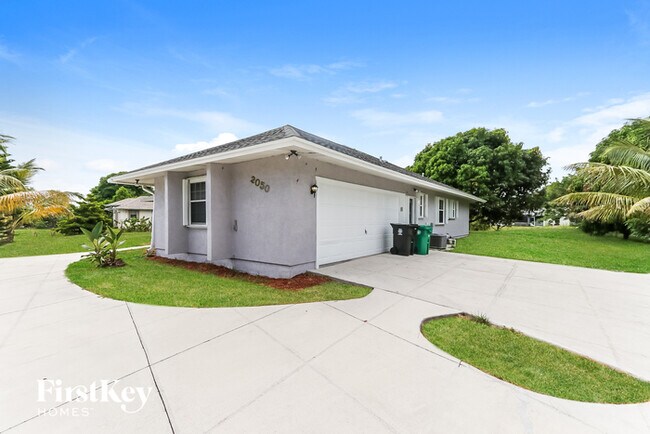 Building Photo - 2050 SE Elmhurst Rd