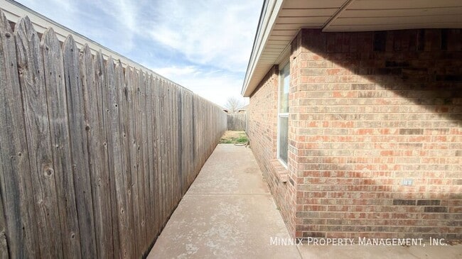 Building Photo - 5402 Kemper St