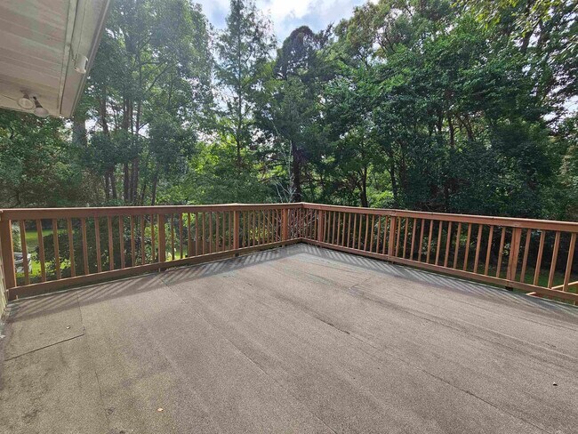 Building Photo - 850 Brookwood Dr