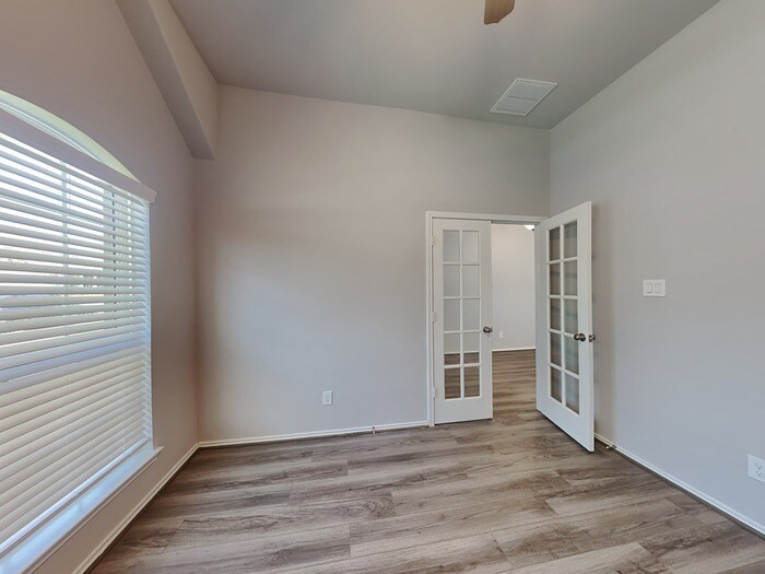 Building Photo - 1610 Diamond Mountain Dr