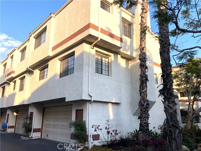 Building Photo - 2931 Plaza del Amo