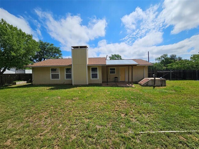 Building Photo - 2603 Peach Tree Ln