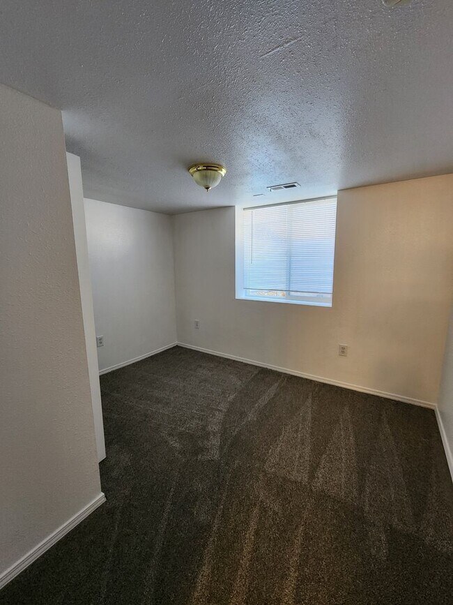Building Photo - Flan3300