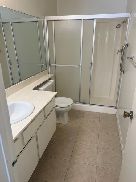 Building Photo - 15070 Victory Blvd