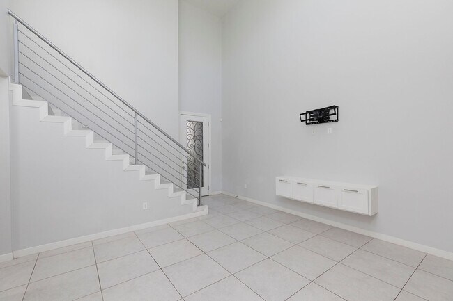 Building Photo - 1822 Sunset Dr