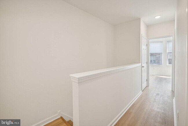 Building Photo - 321 E Lehigh Ave