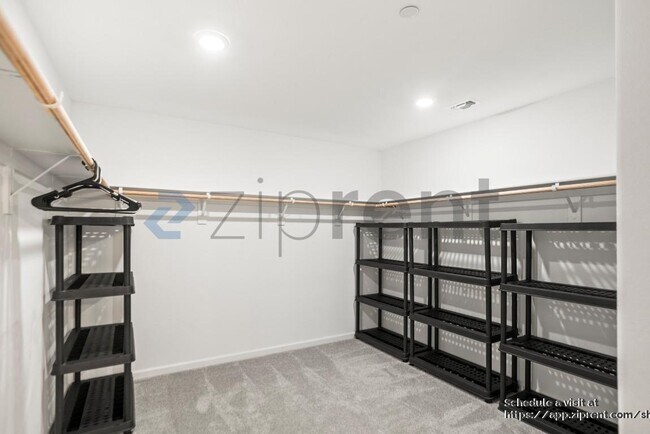 Building Photo - 861 Pipit St