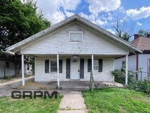 Building Photo - Spacious 2-Bed 1-Bath House