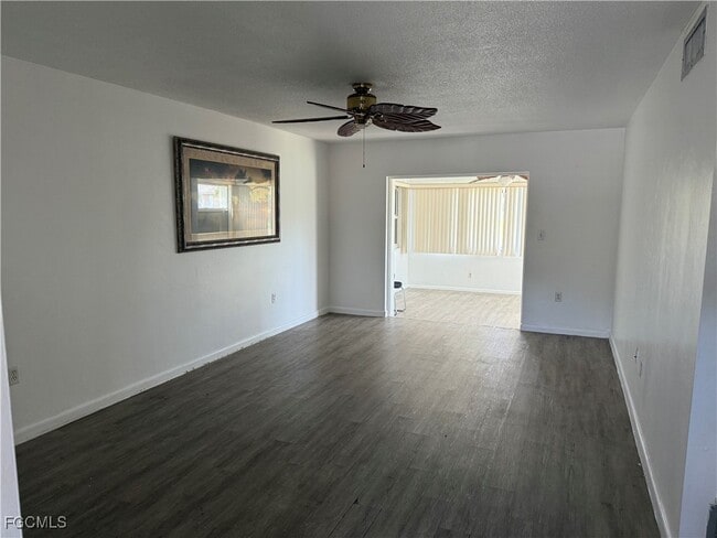 Building Photo - 738 Joel Blvd