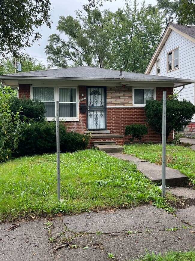 Primary Photo - 3 Bedroom 1.5 Bath - $1200