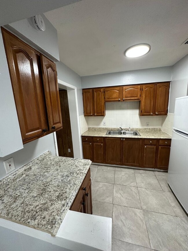 Building Photo - Fully Renovated 3/2 Available for Immediate Rent!