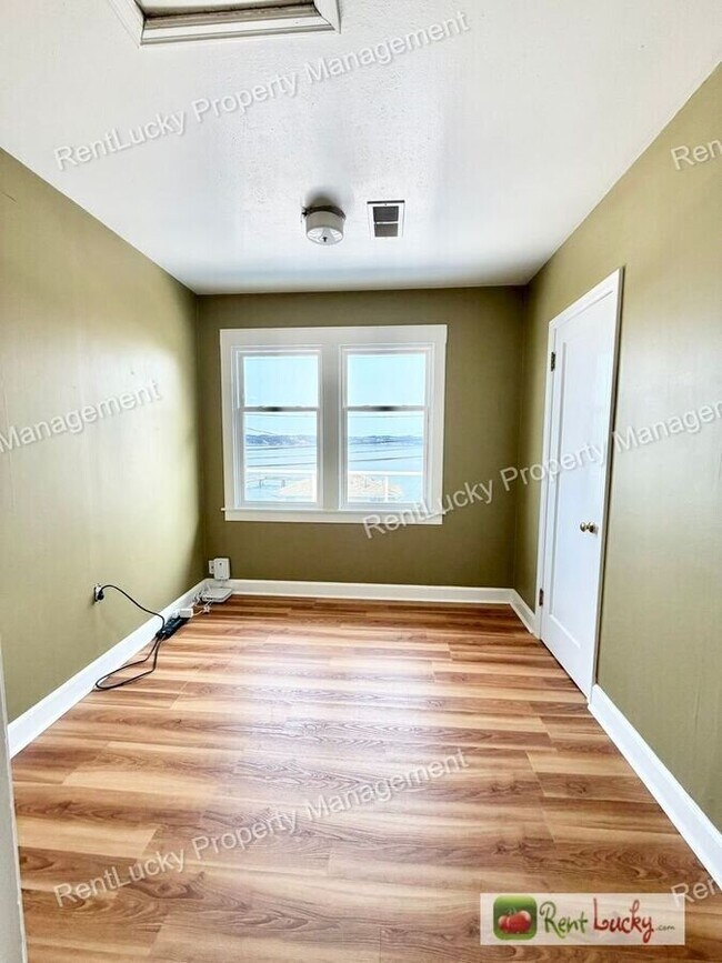 Building Photo - 1612 Markham Ave NE